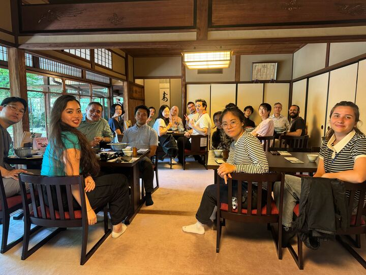 Seongmin and students 1