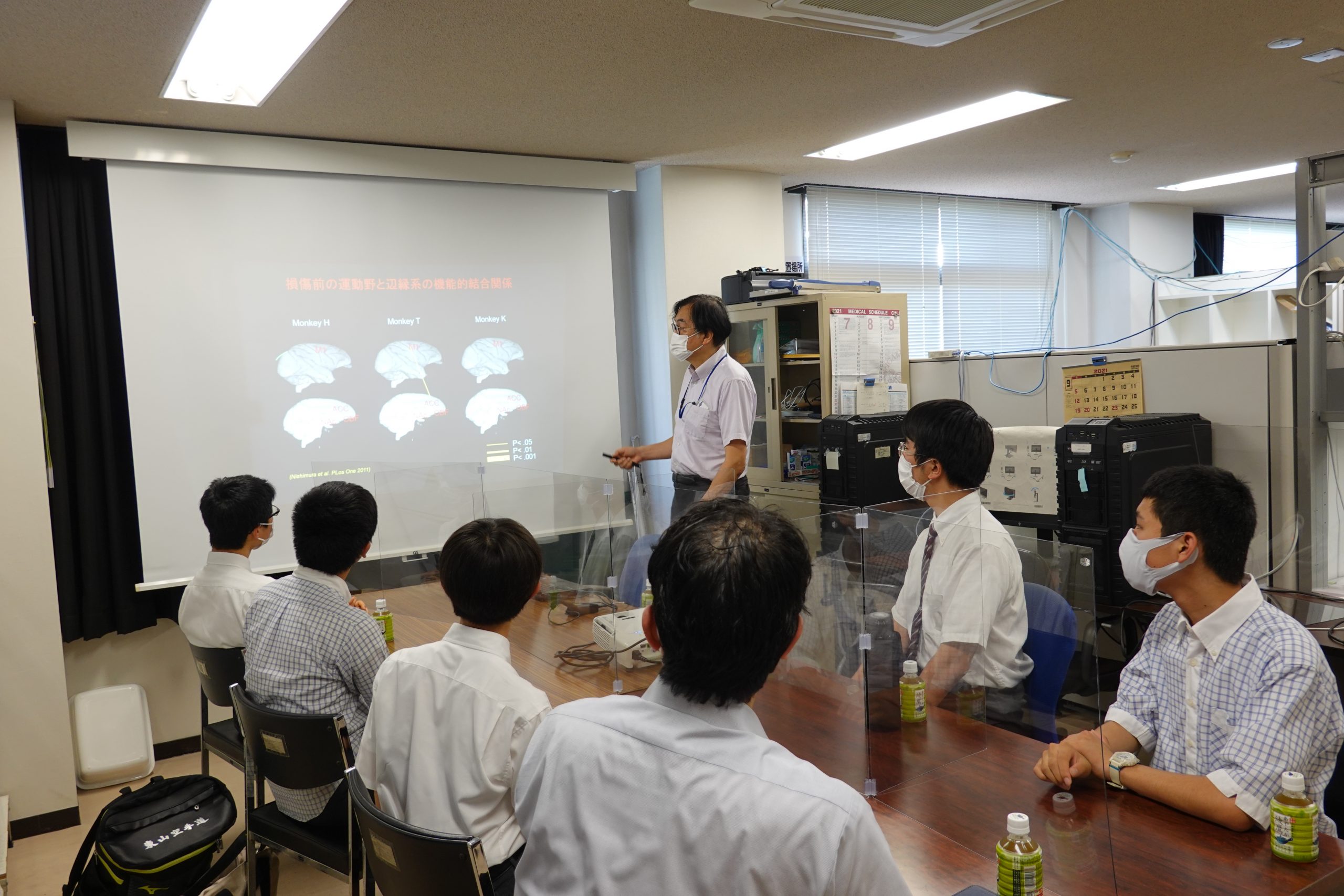 Dr. Isa gave a lecture on the mechanism how the evolutionally old systems can compensate for the impaired function of the new systems in case of brain and spinal cord injury and the neural mechanism of blindsight.