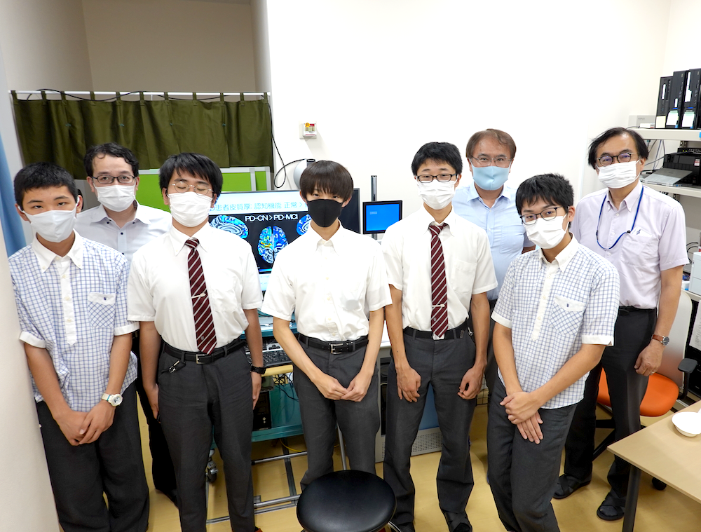 Higashiyama High School Brain Science Study Club visited Vice Director Tadashi Isa