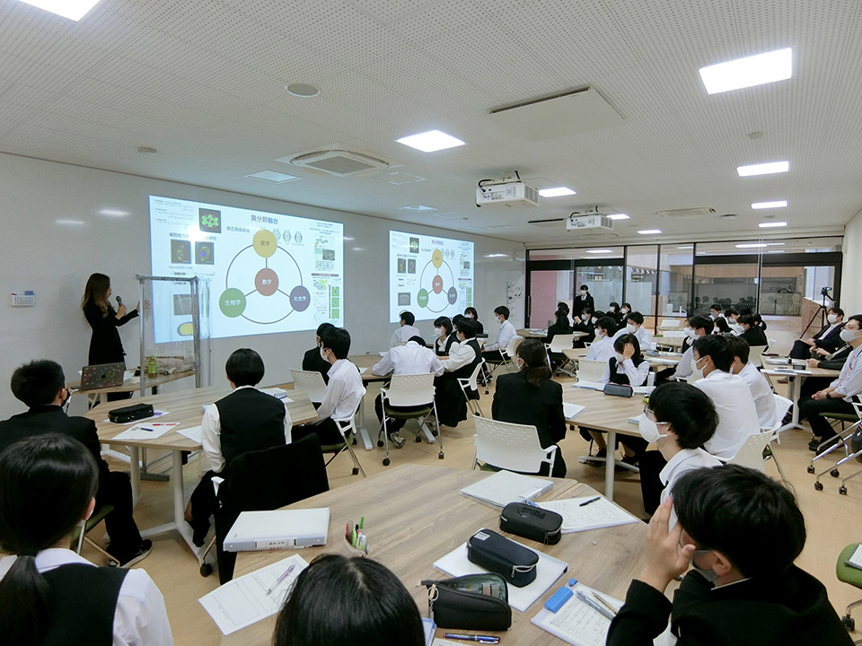 Professor Sungrim Seirin-Lee gave a lecture at Takamatsu Dai-ichi High School